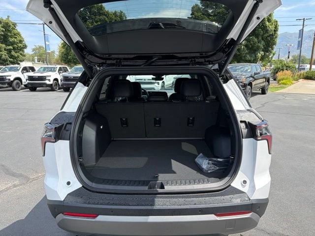 2027 Chevrolet Equinox LT - Photo 11