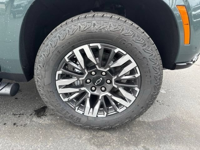2026 Chevrolet Suburban Z71 - Photo 9