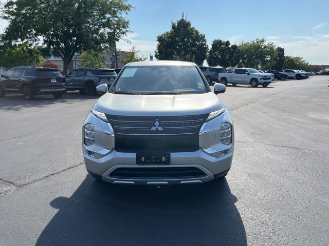 2024 Mitsubishi Outlander SE photo 2