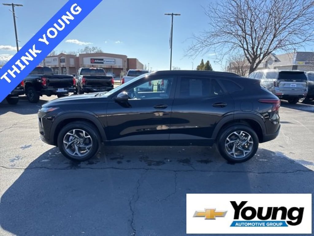 Used 2025 Chevrolet Trax LT SUV