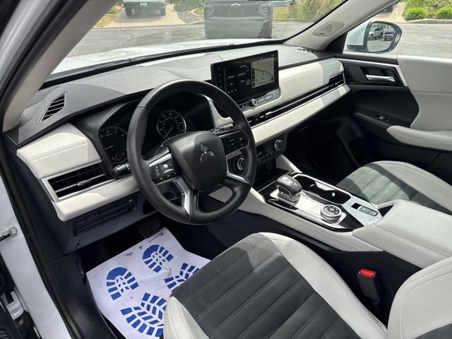 2025 Mitsubishi Outlander SE - Photo 17