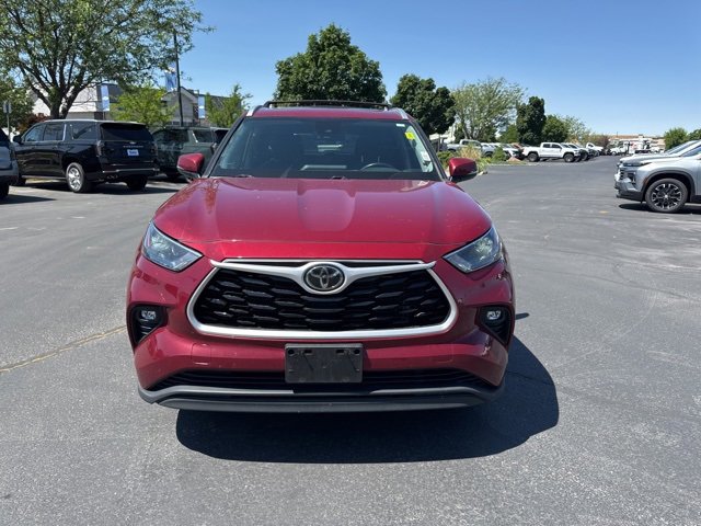 Used 2022 Toyota Highlander XLE with VIN 5TDHZRBH6NS170285 for sale in Layton, UT