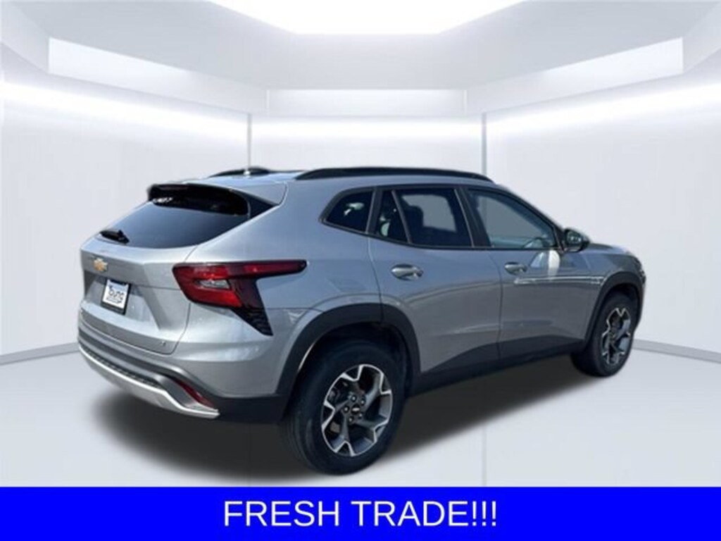 Used 2025 Chevrolet Trax LT SUV