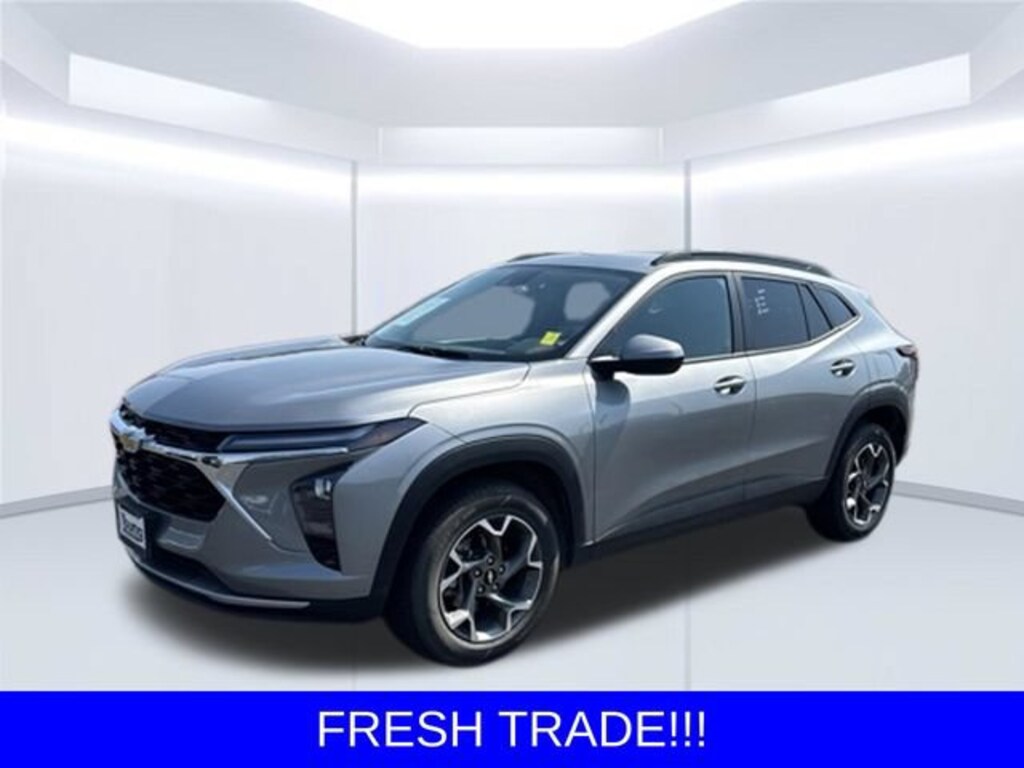 Used 2025 Chevrolet Trax LT SUV
