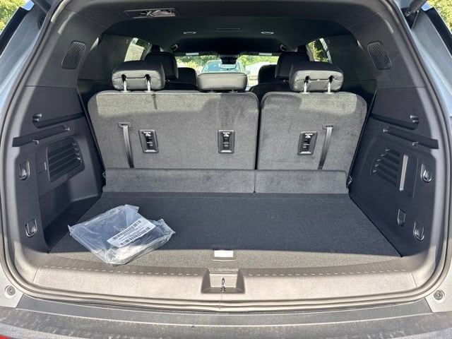 2027 Chevrolet Traverse LT - Photo 11