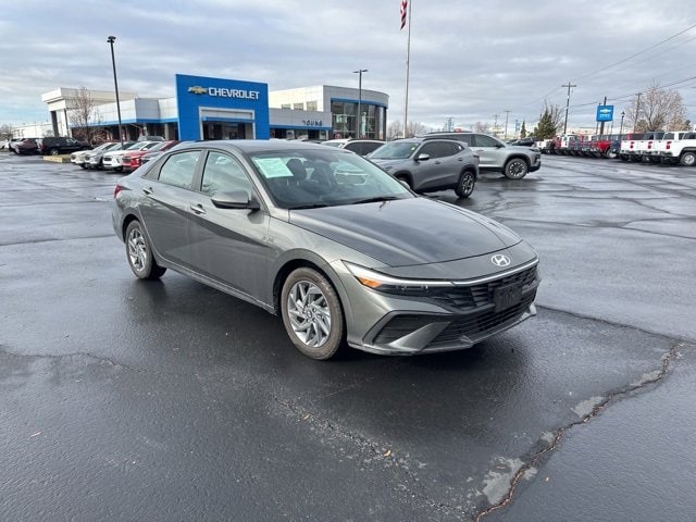 2024 Hyundai Elantra SEL's photo