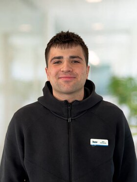 Staff member Niko Pappadakis from ID_873f123f3e0f