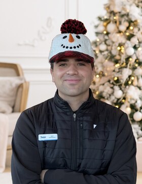 Staff member Niko Pappadakis from ID_873f123f3e0f