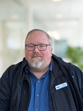 Staff member Stewart Halterman from ID_99f9b0ae1268