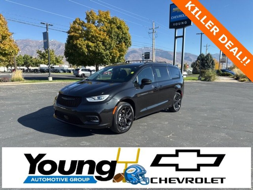 Used 2023 Chrysler Pacifica Touring L AWD Minivan