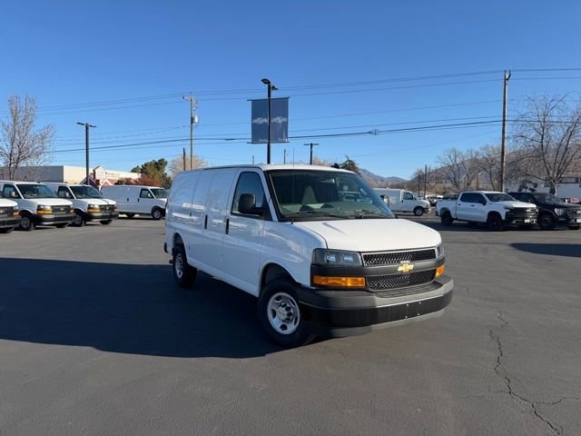 2025 Chevrolet Express 2500 Work Van HD's photo