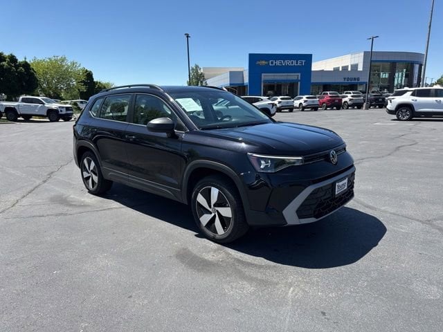 2025 Volkswagen Taos's photo