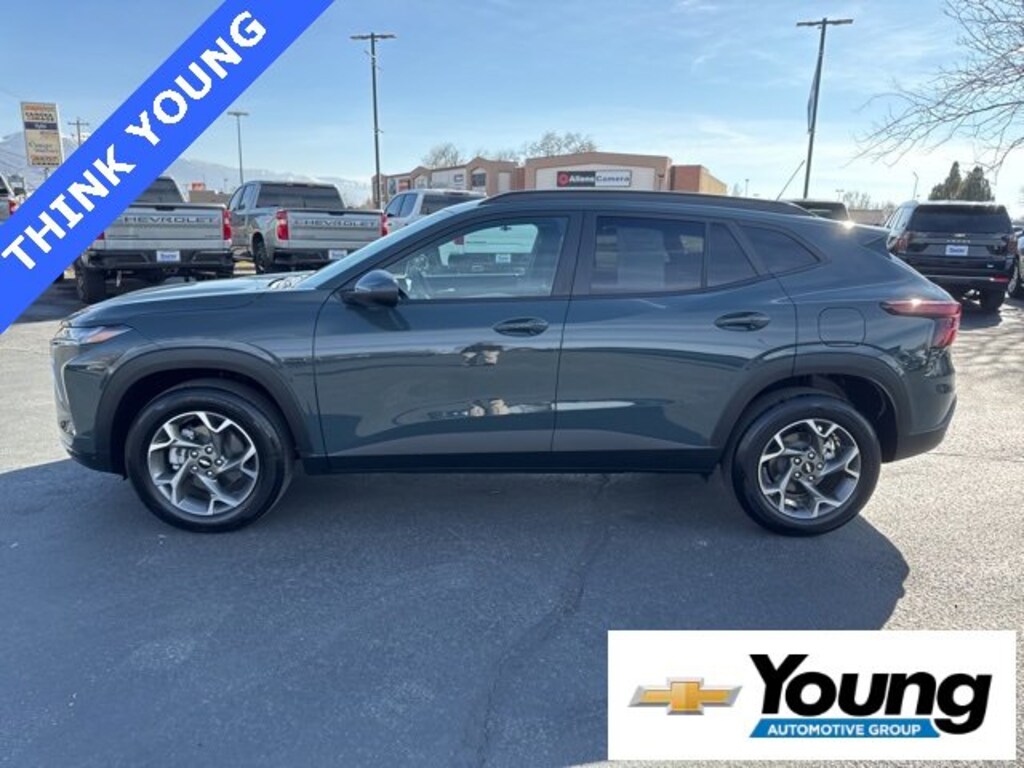 Used 2025 Chevrolet Trax LT SUV