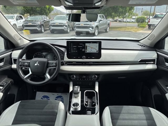 2025 Mitsubishi Outlander SE - Photo 13