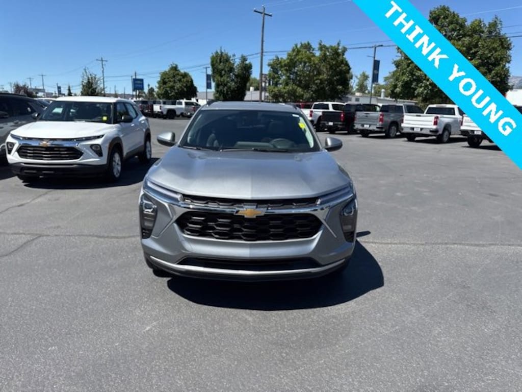 New 2025 Chevrolet Trax LT SUV