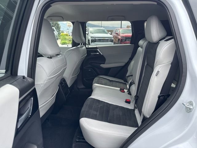 2025 Mitsubishi Outlander SE - Photo 14