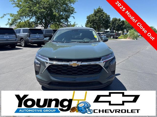 2025 Chevrolet Trax LS photo 2