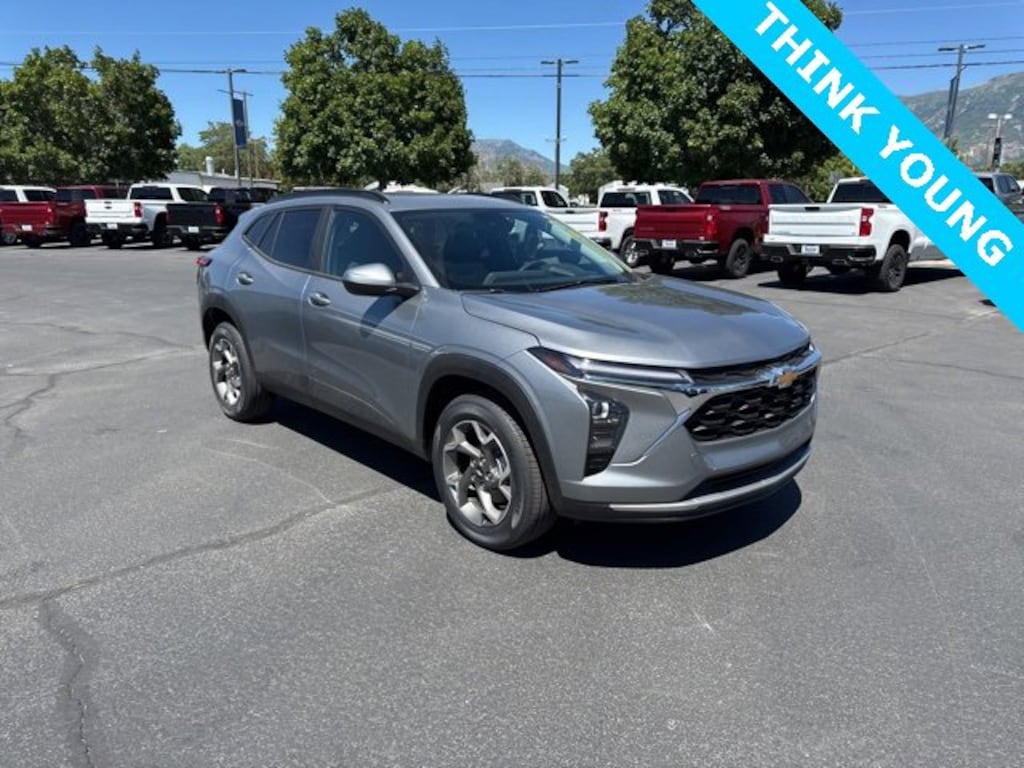 New 2025 Chevrolet Trax LT SUV