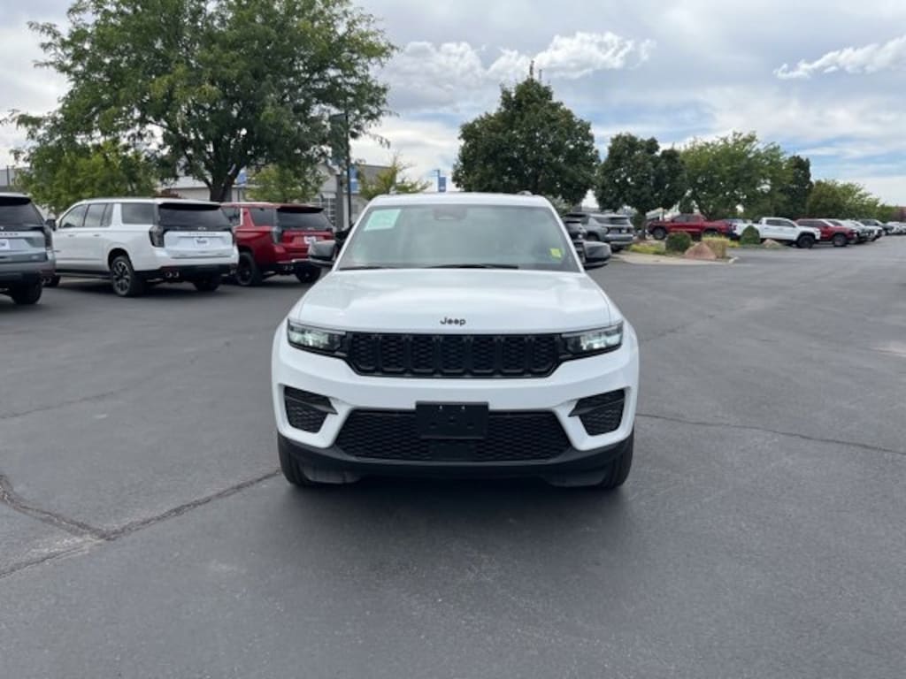 Used 2024 Jeep Grand Cherokee Altitude
