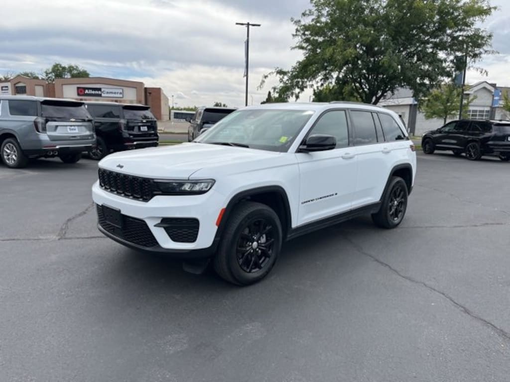 Used 2024 Jeep Grand Cherokee Altitude