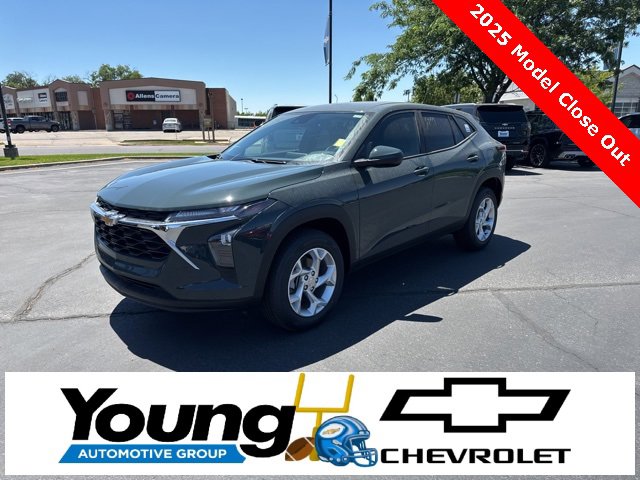 2025 Chevrolet Trax LS photo 3