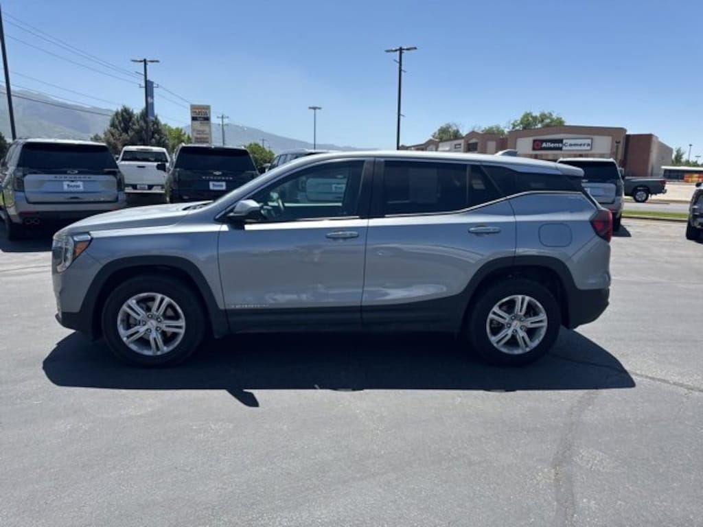 Used 2024 GMC Terrain SLE SUV