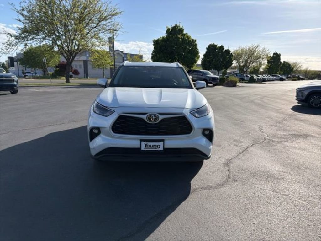 Used 2025 Toyota Highlander LE