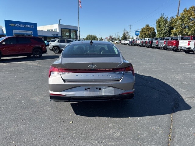 2023 Hyundai Elantra Hybrid Limited photo 3