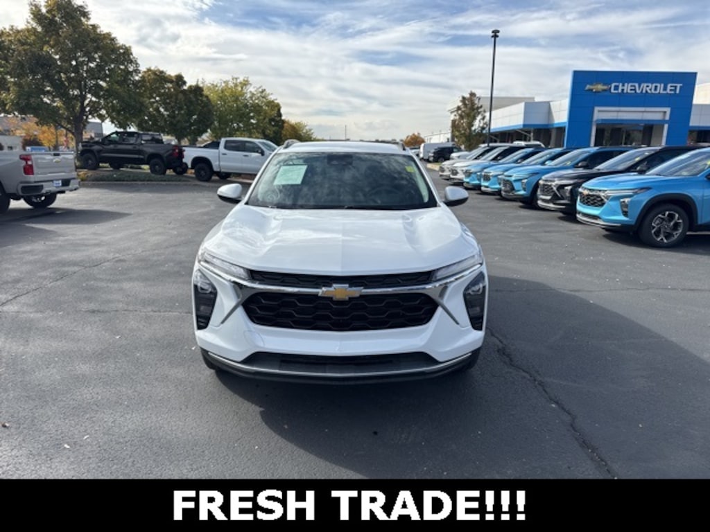 Used 2025 Chevrolet Trax LT SUV