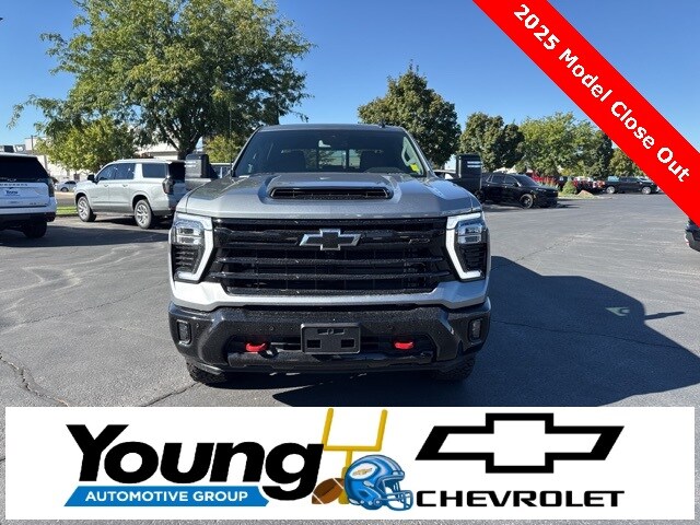 2025 Chevrolet Silverado 2500HD LT photo 2