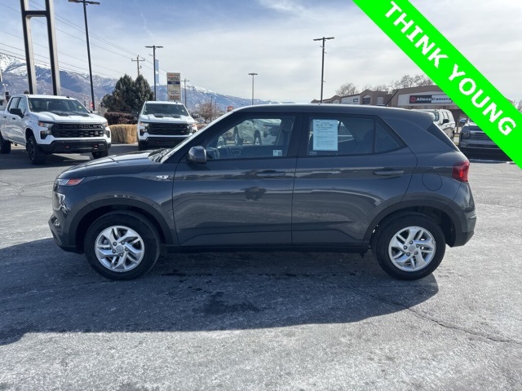 Used 2025 Hyundai Venue SE SUV
