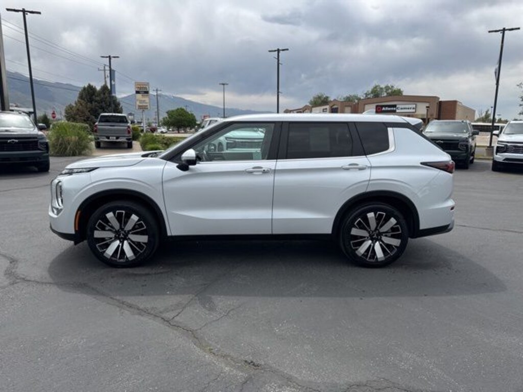 Certified 2025 Mitsubishi Outlander SE SUV