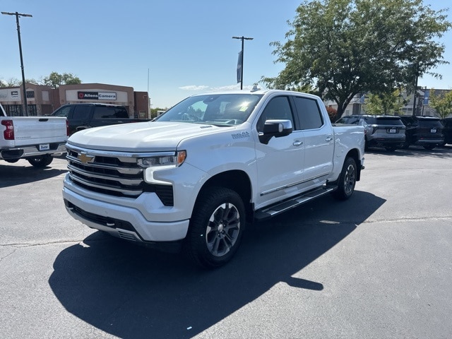 2023 Chevrolet Silverado 1500 High Country photo 3