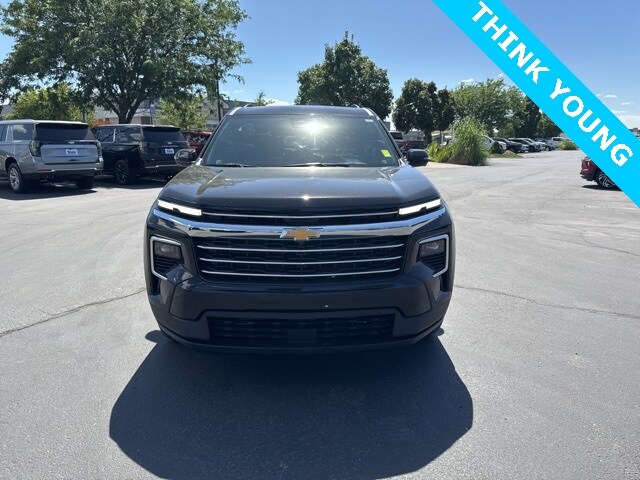 2025 Chevrolet Traverse photo 2