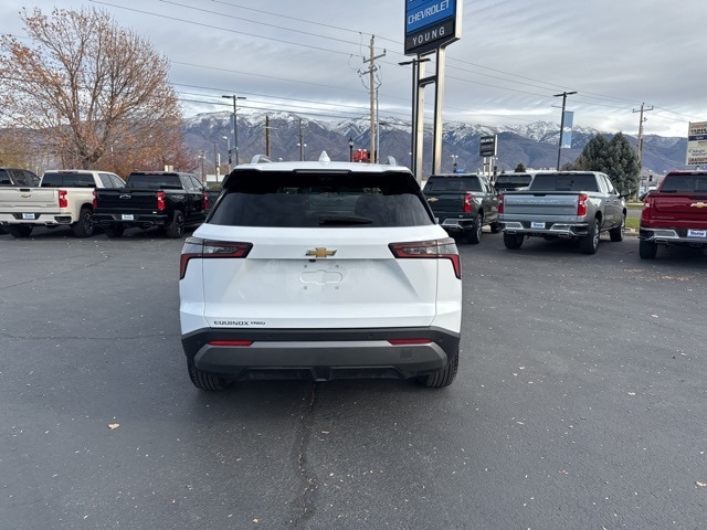 2025 Chevrolet Equinox LT photo 3