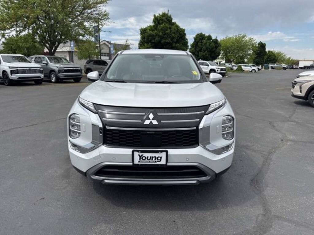 Certified 2025 Mitsubishi Outlander SE SUV