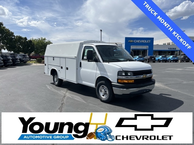 2025 Chevrolet Express Cutaway Base's photo
