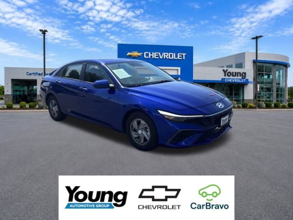 Used 2024 Hyundai Elantra SE Sedan