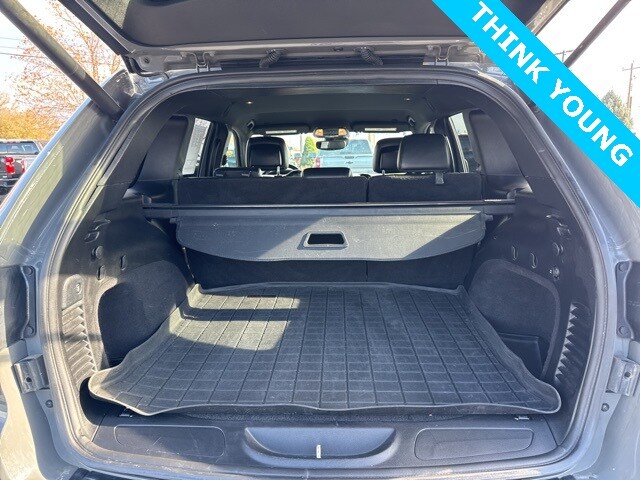 2020 Jeep Grand Cherokee Laredo Altitude photo 2