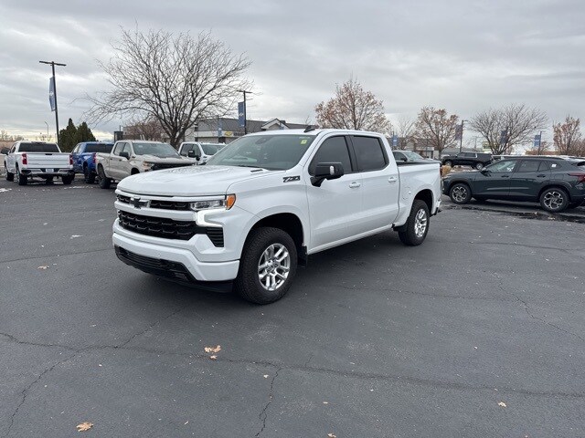 2025 Chevrolet Silverado 1500 RST photo 2