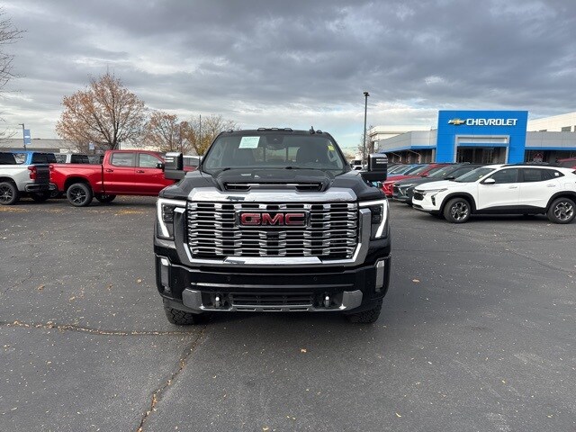 2024 Gmc Sierra 3500 HD Denali photo 2