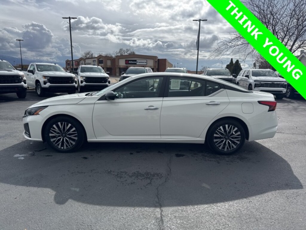 Used 2025 Nissan Altima SV Sedan