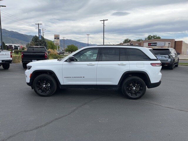 2024 Jeep Grand Cherokee Laredo Altitude X photo 2
