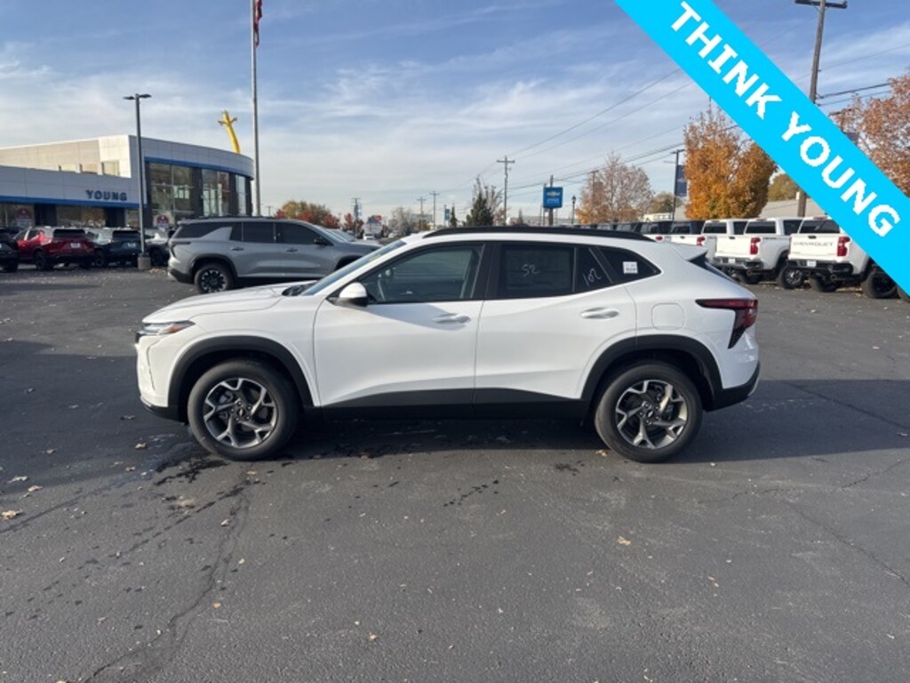 New 2025 Chevrolet Trax LT SUV