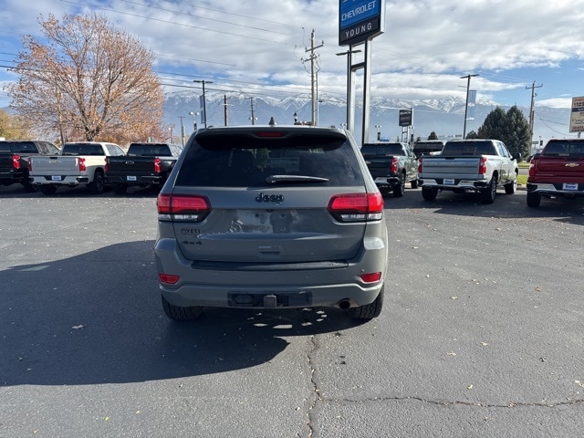 2020 Jeep Grand Cherokee Laredo Altitude photo 4