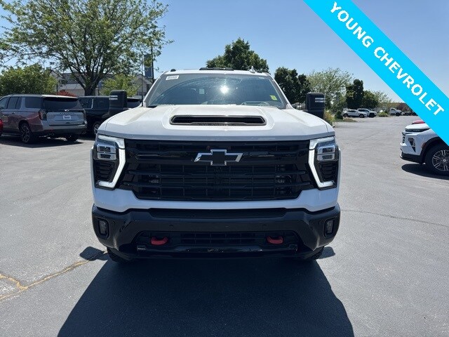 2025 Chevrolet Silverado 3500HD LTZ photo 2