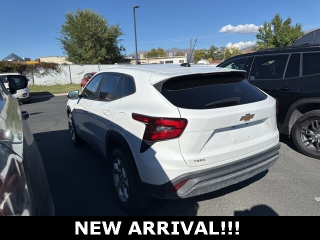 2024 Chevrolet Trax LS photo 4