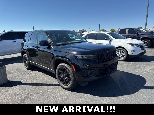 2024 Jeep Grand Cherokee Laredo Altitude X photo 2