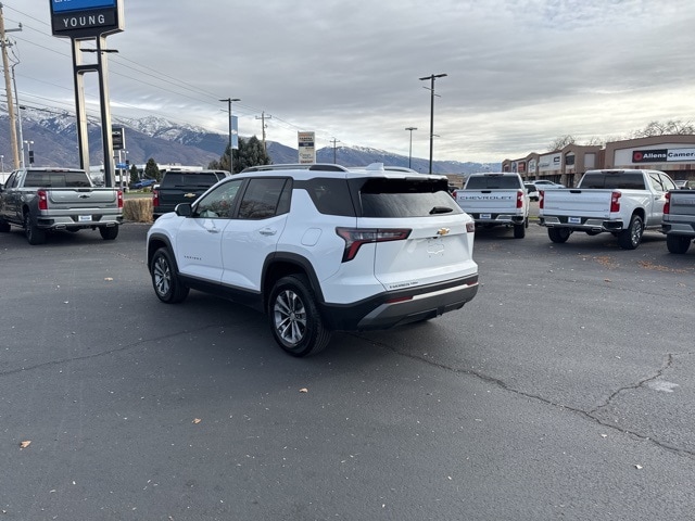 2025 Chevrolet Equinox LT photo 2