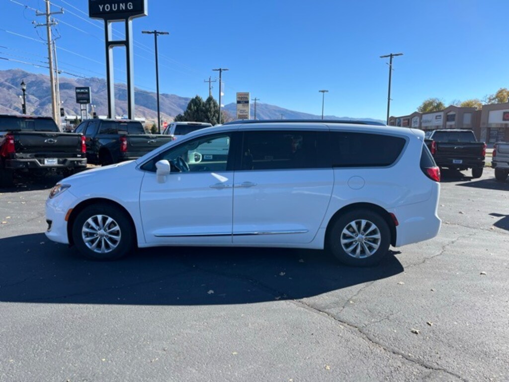 Used 2018 Chrysler Pacifica Touring L Van